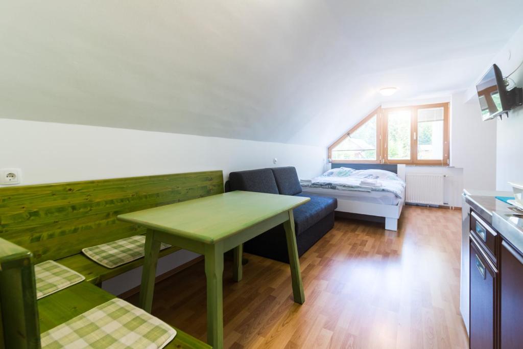 Apartmaji Heingman Bohinj, Ribičev laz