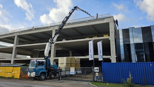 Najem dvižne košare brun les, najem avtokošare, avtodvigala, avtodvigalo hiab